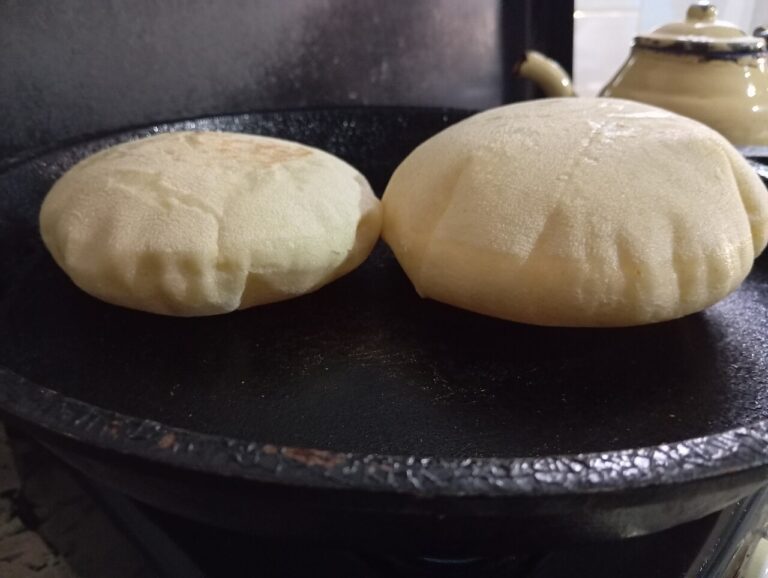 البطبوط المغربي خبز المقلاة الطري المنفوخ
