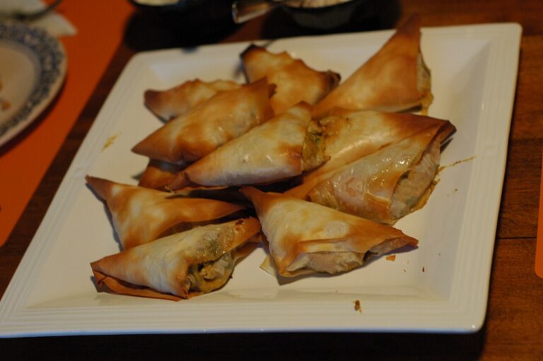 بريوات باللوز بالعسل حلوى مغربية مقرمشة