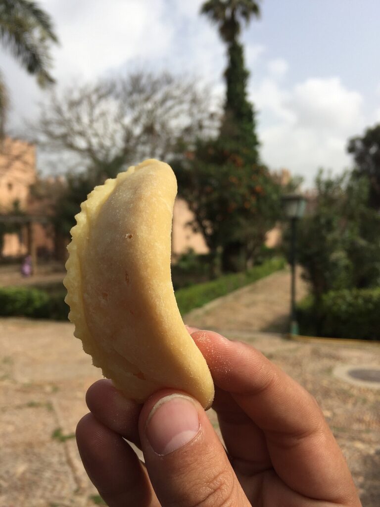 كعب الغزال المغربي بمعجون اللوز وماء الزهر