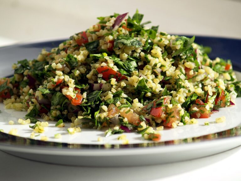 Tabulé libanese fresco con prezzemolo e bulgur